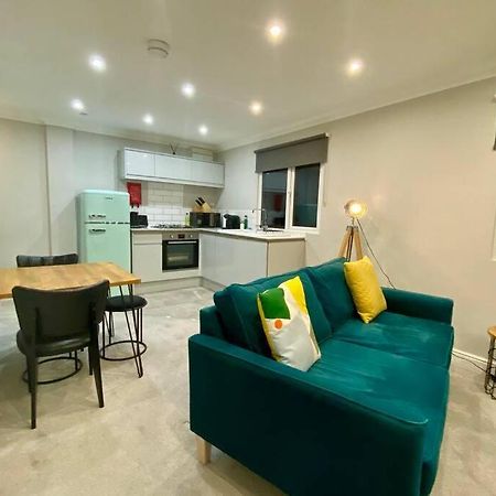 Stylish Two Bedroom Apartment Near Victoria Park Cardiff Ngoại thất bức ảnh