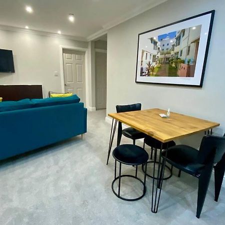 Stylish Two Bedroom Apartment Near Victoria Park Cardiff Ngoại thất bức ảnh