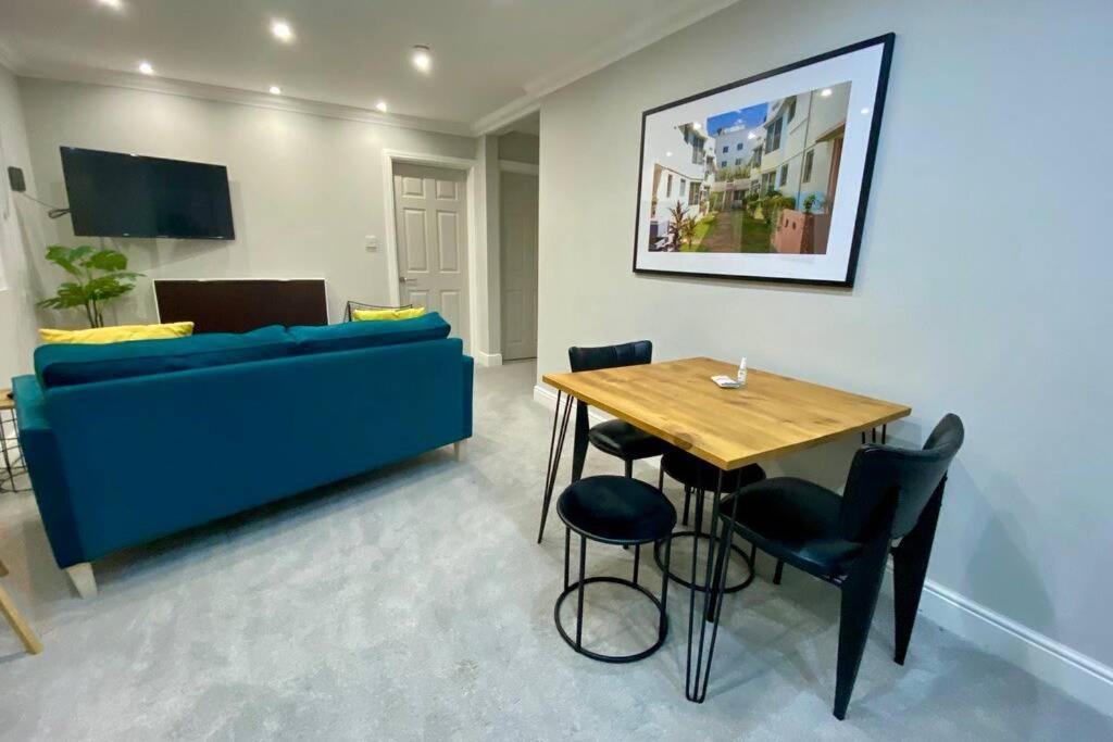 Stylish Two Bedroom Apartment Near Victoria Park Cardiff Ngoại thất bức ảnh