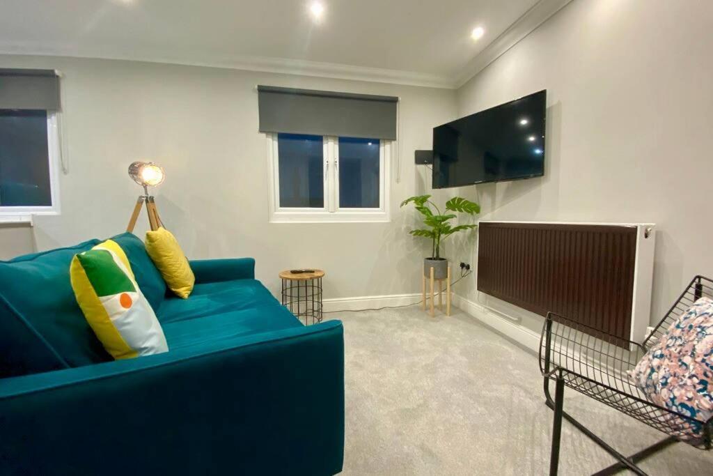 Stylish Two Bedroom Apartment Near Victoria Park Cardiff Ngoại thất bức ảnh